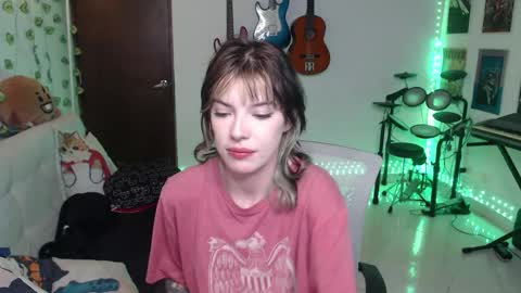 Snapshot of lovely_cass chatting on 11.18.25 Cassie online show from 11.18.25