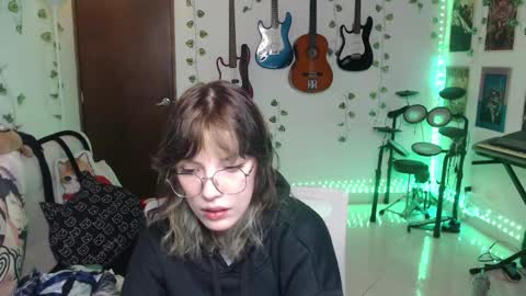 Snapshot of lovely_cass chatting on 11.18.25 Cassie online show from 11.18.25