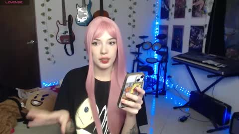 Snapshot of lovely_cass chatting on 11.28.25 Cassie online show from 11.28.25