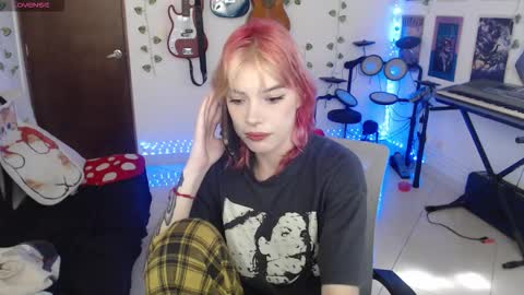 Snapshot of lovely_cass chatting on 12.18.25 Cassie online show from 12.18.25