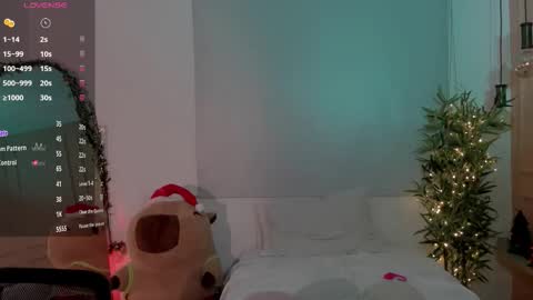 Snapshot of lovely_emma18 chatting on 12.18.25 Emma online show from 12.18.25