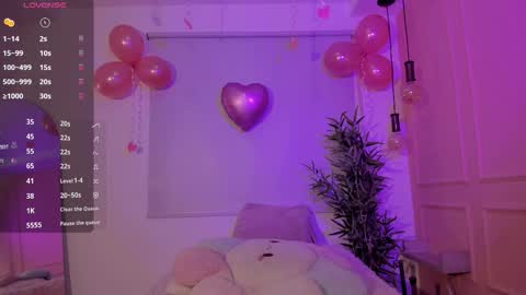 Snapshot of lovely_emma18 chatting on 02.14.26 Emma online show from 02.14.26