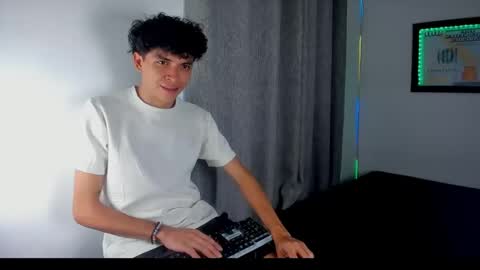 Snapshot of lovely_horny713 chatting on 04.14.26 Salo online show from 04.14.26