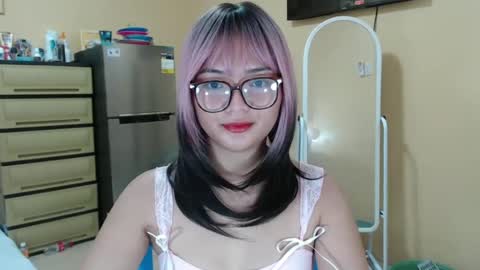 Lovely Laura online show from 01.11.25
