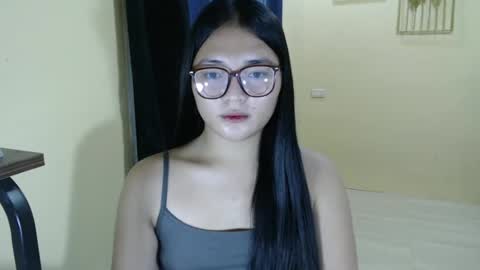 Lovely Laura online show from 03.12.25
