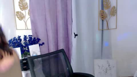 Snapshot of lovely_oliviax chatting on 04.08.26 KATE online show from 04.08.26