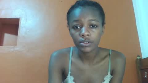 Snapshot of lovely_yvonne chatting on 10.11.25 Lovely yvonne online show from 10.11.25