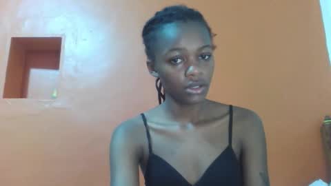 Snapshot of lovely_yvonne chatting on 10.13.25 Lovely yvonne online show from 10.13.25