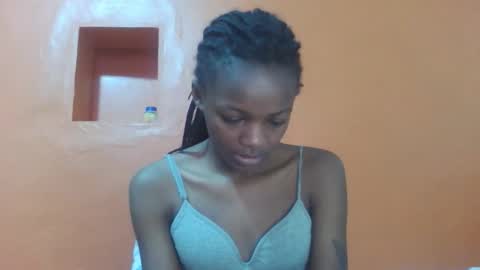 Snapshot of lovely_yvonne chatting on 10.17.25 Lovely yvonne online show from 10.17.25