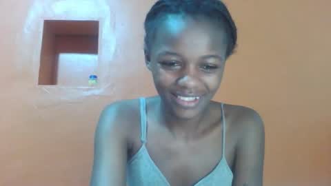 Snapshot of lovely_yvonne chatting on 10.17.25 Lovely yvonne online show from 10.17.25