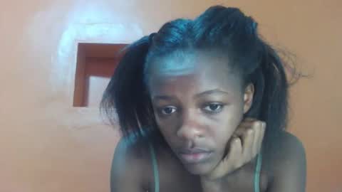 Snapshot of lovely_yvonne chatting on 10.19.25 Lovely yvonne online show from 10.19.25