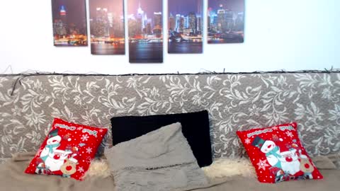 Snapshot of lovelybrowniee chatting on 12.20.24 LovelyBrownie online show from 12.20.24