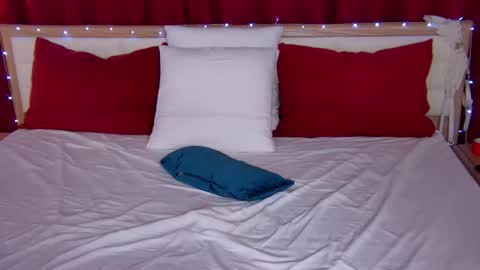 Caroline online show from 11.21.25