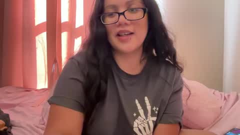 Snapshot of lovelykatiebabe chatting on 09.17.25 lovelykatiebabe online show from 09.17.25