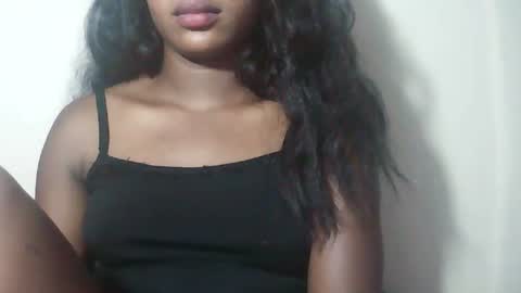 lovelylarra online show from 03.29.26