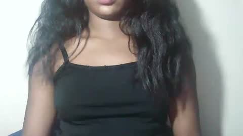 lovelylarra online show from 03.30.26