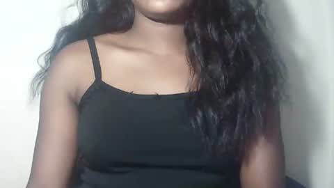 lovelylarra online show from 04.03.26