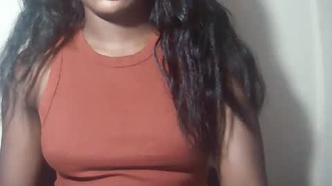 lovelylarra online show from 04.05.26