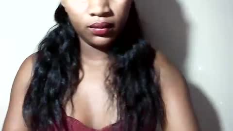 lovelylarra online show from 07.11.26