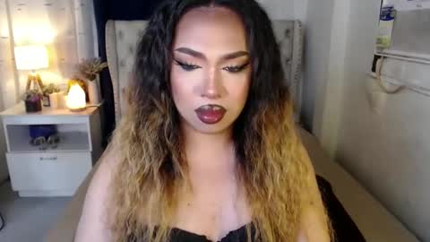 Snapshot of lovelymarie69 chatting on 01.06.25 Rebeca online show from 01.06.25