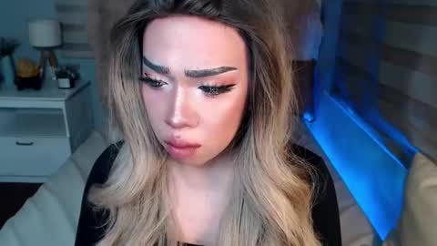 Snapshot of lovelymarie69 chatting on 11.25.25 Rebeca online show from 11.25.25