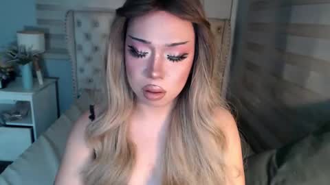 Snapshot of lovelymarie69 chatting on 12.14.25 Rebeca online show from 12.14.25