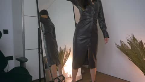 kim online show from 01.28.25