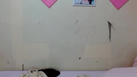 Snapshot of lovelypetitebigcock chatting on 02.22.25 lovelypetitebigcock online show from 02.22.25