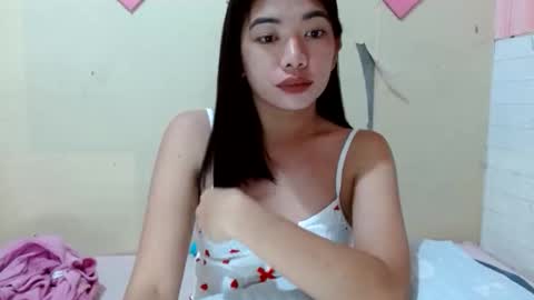 Snapshot of lovelypetitebigcock chatting on 09.29.25 lovelypetitebigcock online show from 09.29.25