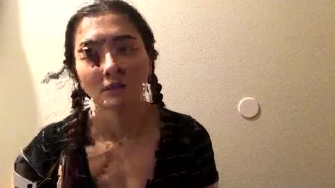 Queen Aria  online show from 12.16.24