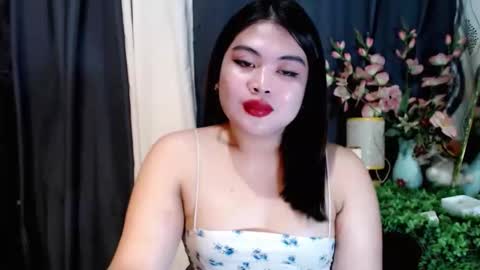 Snapshot of lovelyrhean chatting on 11.08.25 Rhean online show from 11.08.25