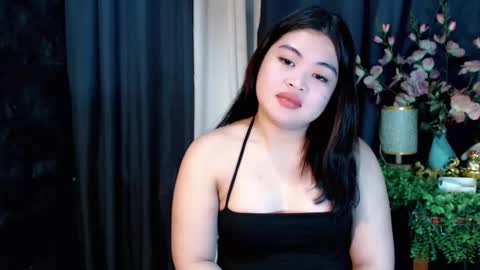 Snapshot of lovelyrhean chatting on 11.18.25 Rhean online show from 11.18.25