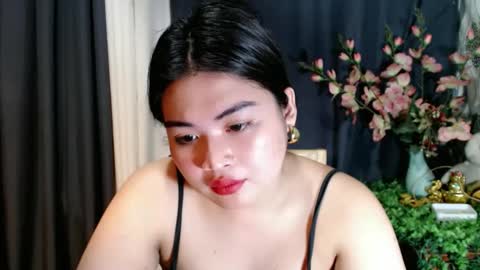 Snapshot of lovelyrhean chatting on 11.21.25 Rhean online show from 11.21.25