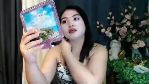 Snapshot of lovelyrhean chatting on 12.21.25 Rhean online show from 12.21.25