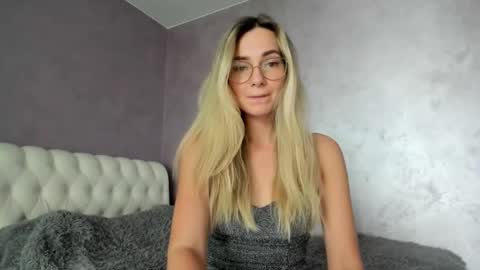 Lovely Rose online show from 10.11.25