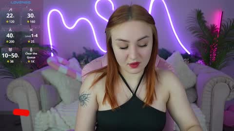 Snapshot of lovelyybell chatting on 01.09.25 B E L L online show from 01.09.25