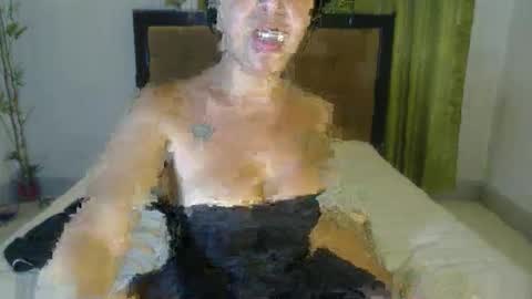 Snapshot of lovenlustxx chatting on 10.19.25 lovenlustxx online show from 10.19.25