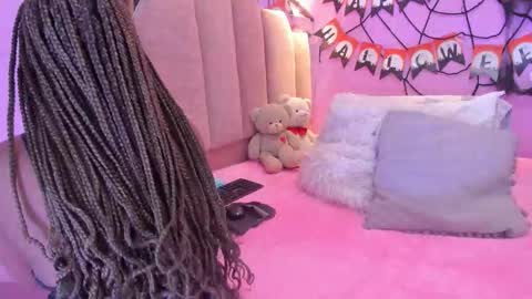 L O V E  online show from 11.04.25