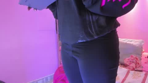 L O V E  online show from 01.14.26