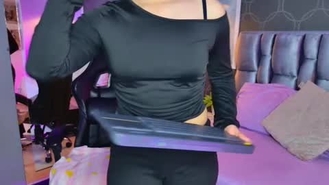 Love  online show from 11.18.25