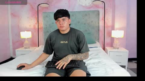 Snapshot of loverebels_ chatting on 11.07.25 loverebels_ online show from 11.07.25