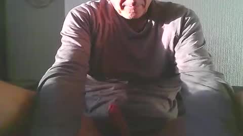 Snapshot of loves_to_cum2022 chatting on 11.21.25 lovs2cum4u online show from 11.21.25