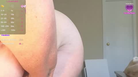 Snapshot of lovesarachristine chatting on 11.08.25 LoveSaraChristine online show from 11.08.25