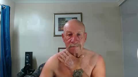 Snapshot of lovesblackazz chatting on 12.19.24 Lovesblackazz online show from 12.19.24