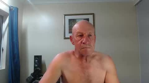 Snapshot of lovesblackazz chatting on 12.25.24 Lovesblackazz online show from 12.25.24