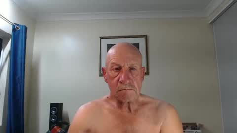 Snapshot of lovesblackazz chatting on 12.31.24 Lovesblackazz online show from 12.31.24