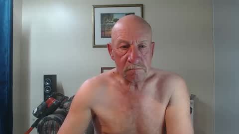 Snapshot of lovesblackazz chatting on 01.22.25 Lovesblackazz online show from 01.22.25