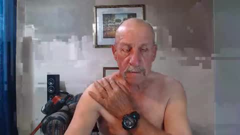 Snapshot of lovesblackazz chatting on 09.19.25 Lovesblackazz online show from 09.19.25