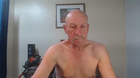 Snapshot of lovesblackazz chatting on 12.13.25 Lovesblackazz online show from 12.13.25