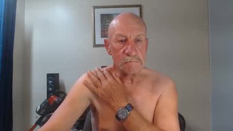 Snapshot of lovesblackazz chatting on 12.14.25 Lovesblackazz online show from 12.14.25